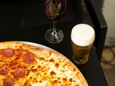 popular-pizza-brand-with-tavern-liquor-license-5