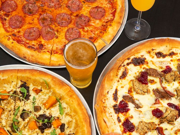 popular-pizza-brand-with-tavern-liquor-license-4