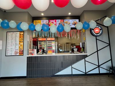own-the-market-or-just-pizza-hut-the-lakes-2