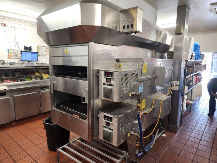 own-the-market-or-just-pizza-hut-the-lakes-8