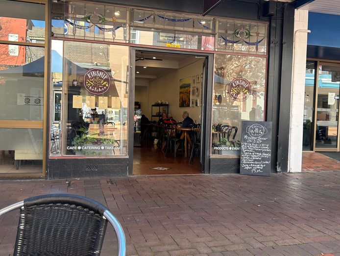 60-000-small-cafe-and-asian-fusion-restaurant-3