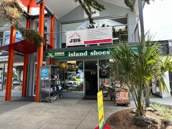 island-shoes-established-retail-footwear-business-in-prime-location-0