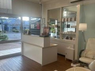 beauty-tanning-salon-for-sale-1