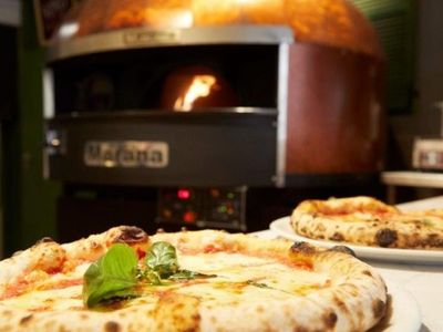 woodfired-pizza-restaurant-with-maranaforni-wood-oven-1