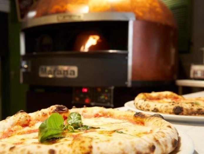 woodfired-pizza-restaurant-with-maranaforni-wood-oven-1