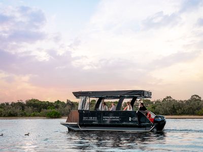 noosa-river-cruise-co-unique-cruise-business-gondola-cruises-water-taxi-6
