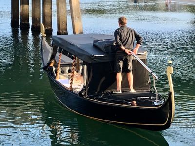 noosa-river-cruise-co-unique-cruise-business-gondola-cruises-water-taxi-2