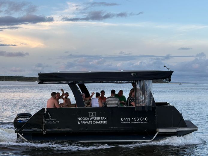 noosa-river-cruise-co-unique-cruise-business-gondola-cruises-water-taxi-7