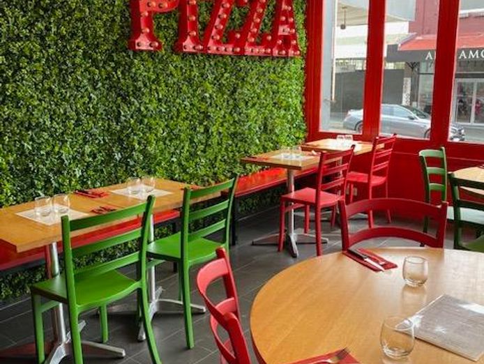 established-italian-pizzeria-family-owned-for-20-years-1