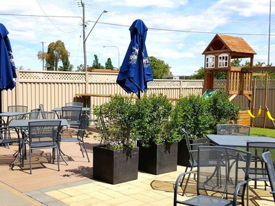 freehold-family-hotel-cootamundra-nsw-1p0382-4
