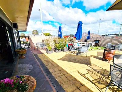freehold-family-hotel-cootamundra-nsw-1p0382-8