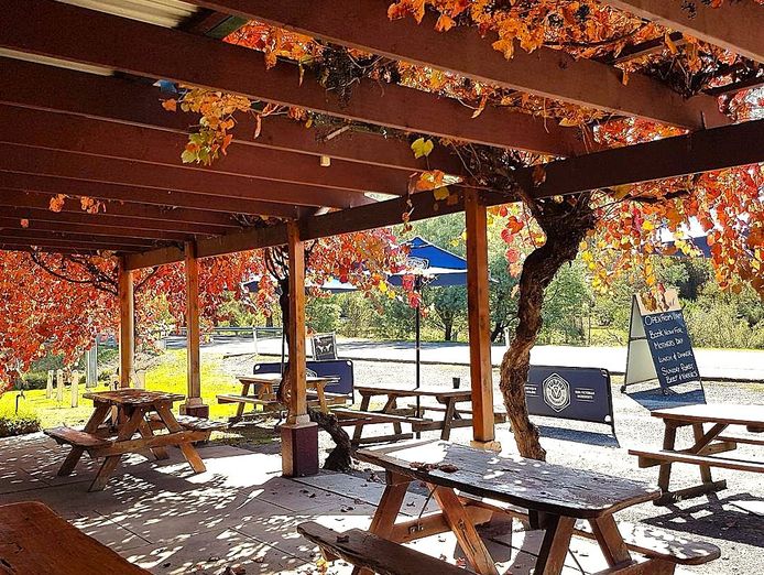 leasehold-happy-valley-hotel-ovens-vic-1p0103-1