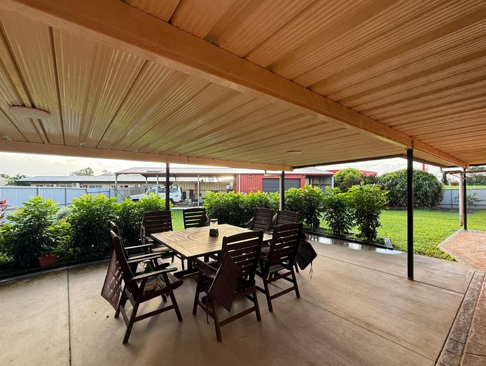 freehold-currajah-hotel-wangan-qld-1p0346-7