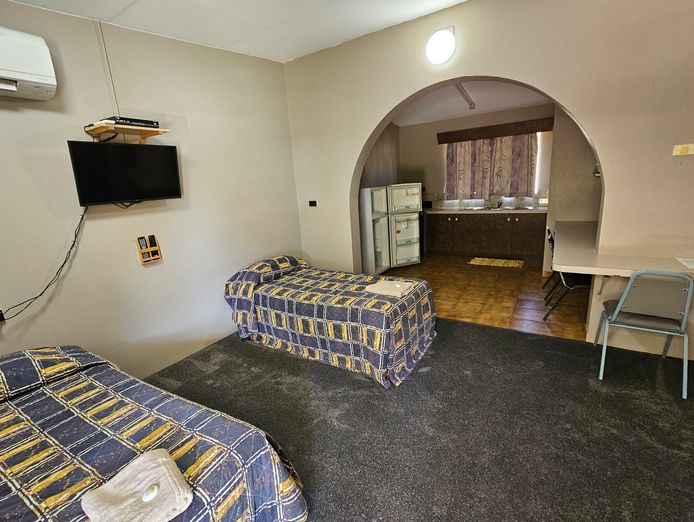 freehold-chillagoe-tourist-village-qld-1p0290-3