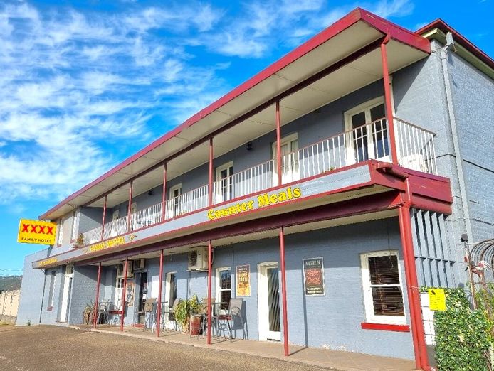 freehold-family-hotel-cootamundra-nsw-1p0382-0