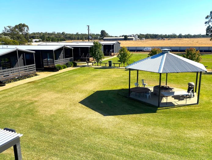 freehold-nsw-griffith-region-accommodation-business-for-sale-1p0363-0