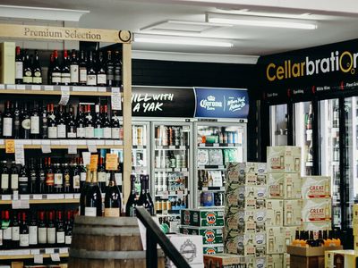 cellarbrations-liquor-store-for-sale-near-colac-regional-vic-busy-highway-l-2