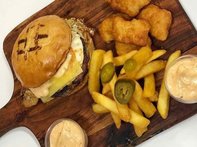 award-winning-takeaway-burger-shop-for-sale-extremely-low-rent-only-260-per-w-2