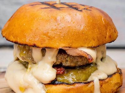 award-winning-takeaway-burger-shop-for-sale-extremely-low-rent-only-260-per-w-5