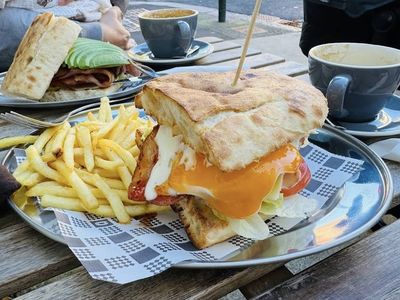 darlinghurst-cafe-for-sale-wiwo-liquor-license-low-rent-1
