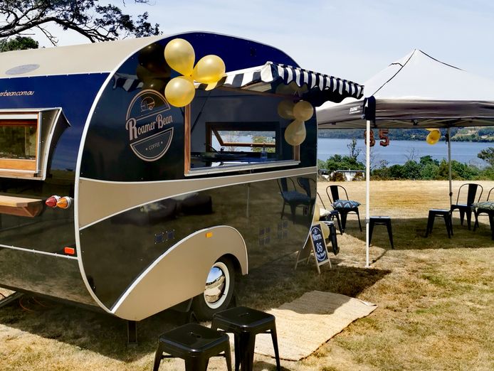 retro-pop-up-cafe-and-espresso-van-7