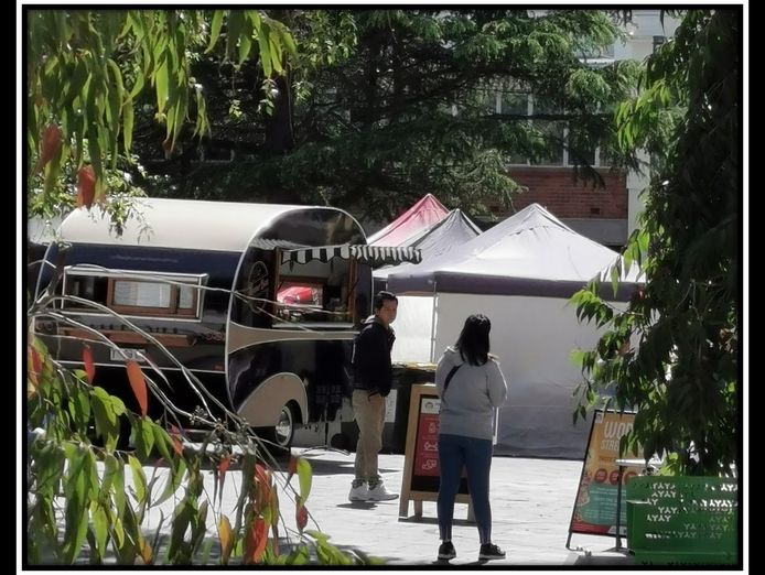 retro-pop-up-cafe-and-espresso-van-4