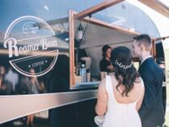 retro-pop-up-cafe-and-espresso-van-0