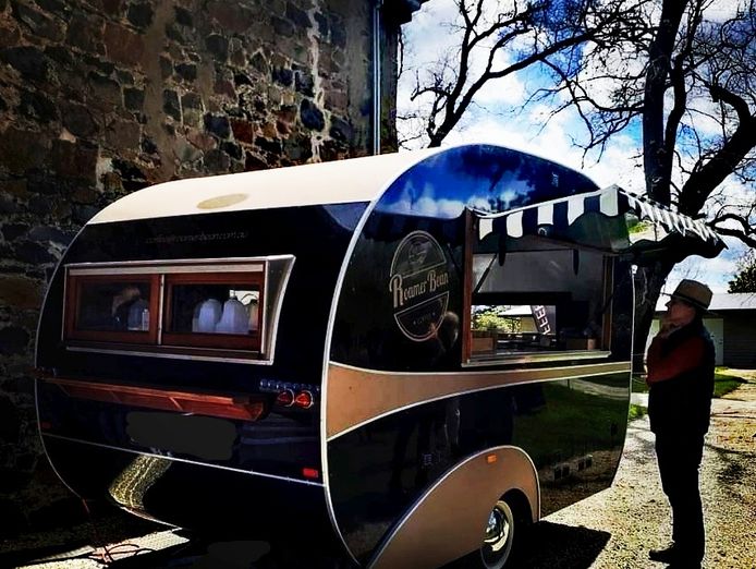 retro-pop-up-cafe-and-espresso-van-3