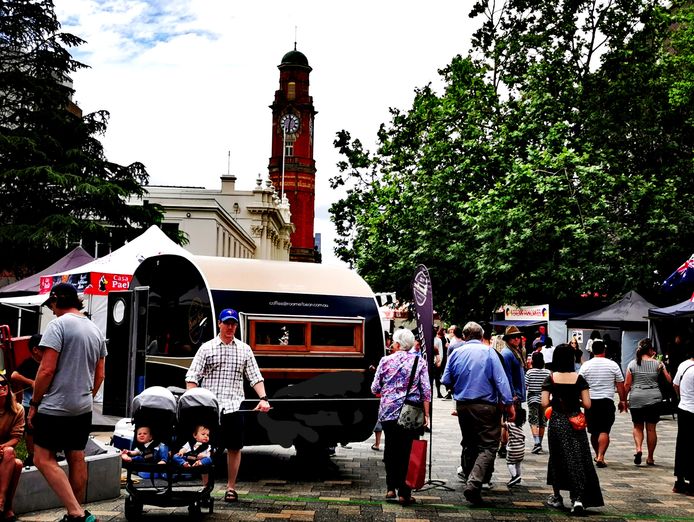 retro-pop-up-cafe-and-espresso-van-6