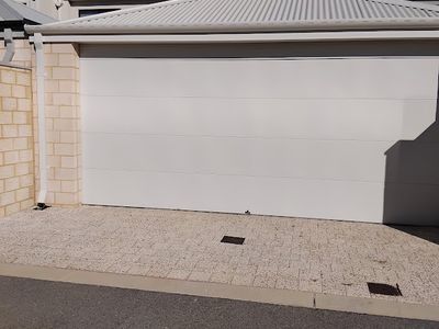 mobile-garage-door-repairs-servicing-1