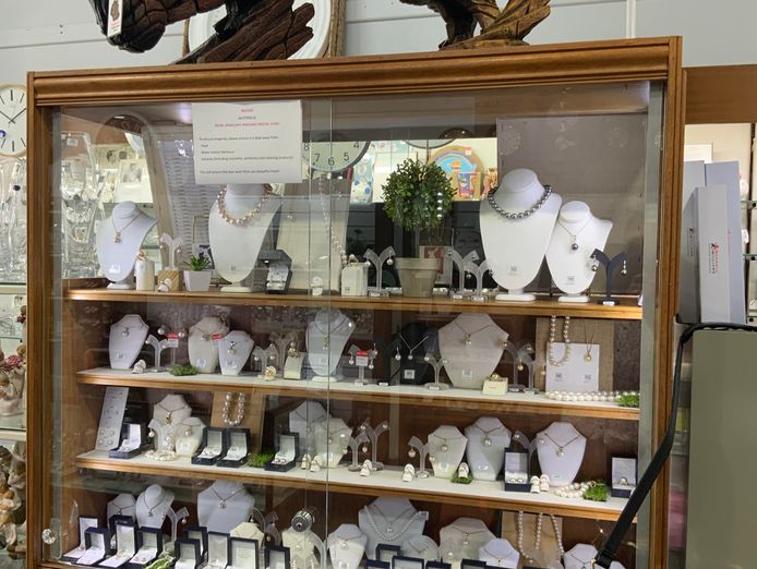 jewellery-gitftware-store-for-sale-5