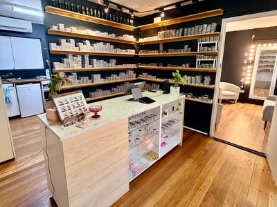 eyelash-extensions-salon-for-sale-0