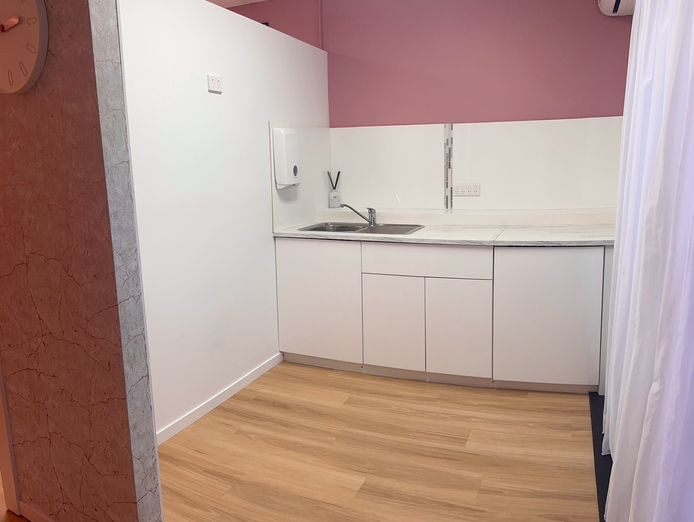 stunning-pink-cosmetic-clinic-in-the-heart-of-chevron-island-gold-coast-3