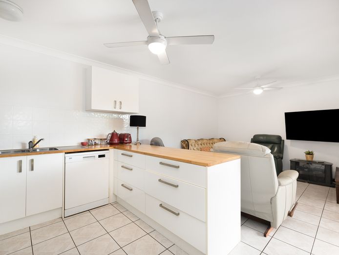 well-established-freehold-bed-and-breakfast-for-sale-redcliffe-peninsular-7
