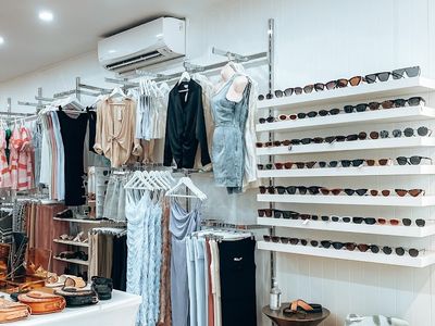 established-profitable-womens-fashion-boutique-0