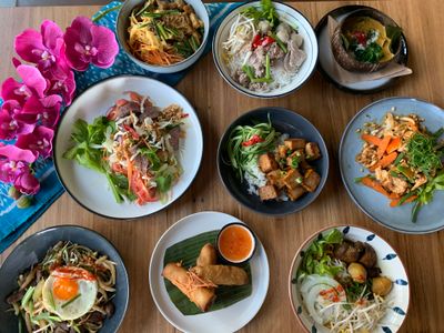 modern-asian-restaurant-great-location-1