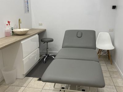 established-sports-remedial-massage-therapy-allied-health-clinic-4