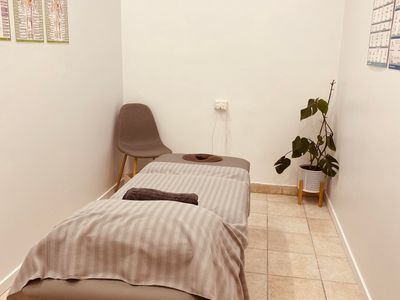 established-sports-remedial-massage-therapy-allied-health-clinic-1