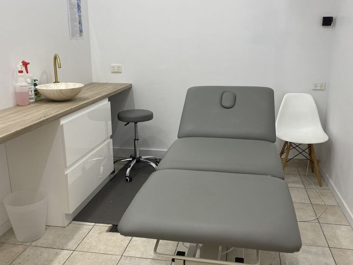 established-sports-remedial-massage-therapy-allied-health-clinic-4