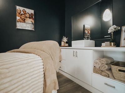 award-winning-ella-bache-franchise-salon-for-sale-coolangatta-queensland-3