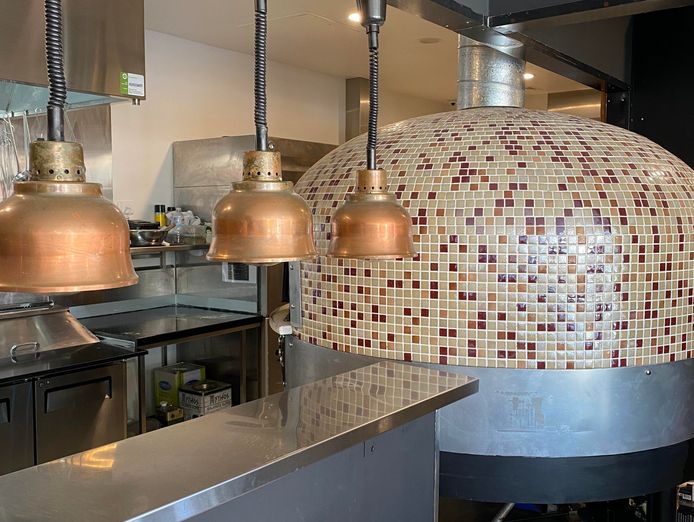 busy-new-pizza-shop-for-sale-0