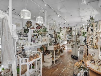 coastal-lifestyle-retail-business-the-white-house-at-noosa-marina-3
