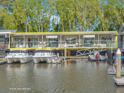 coastal-lifestyle-retail-business-the-white-house-at-noosa-marina-1