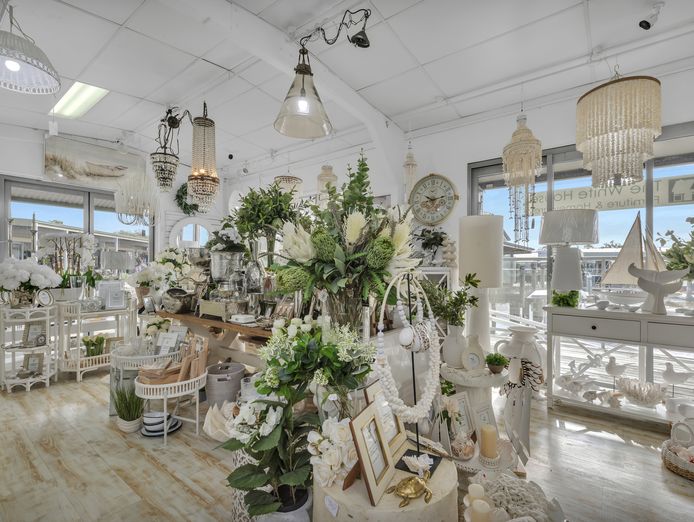 coastal-lifestyle-retail-business-the-white-house-at-noosa-marina-0