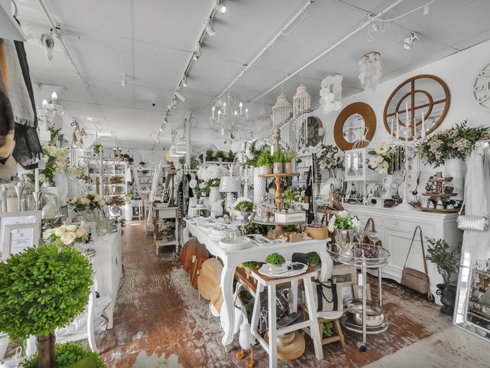 coastal-lifestyle-retail-business-the-white-house-at-noosa-marina-2