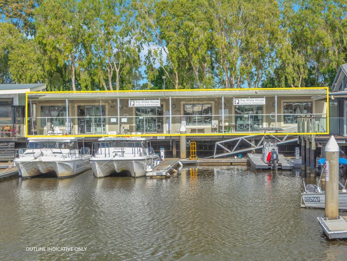 coastal-lifestyle-retail-business-the-white-house-at-noosa-marina-1