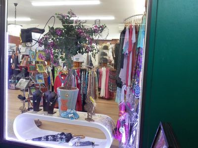 retail-clothing-hats-quality-jewellery-combined-in-this-business-for-sale-1