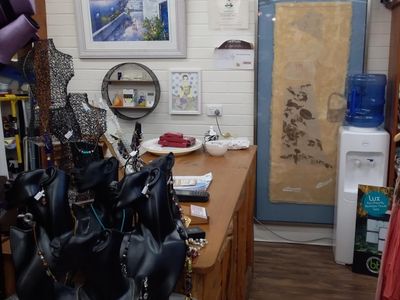 retail-clothing-hats-quality-jewellery-combined-in-this-business-for-sale-2