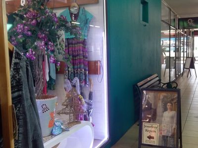 retail-clothing-hats-quality-jewellery-combined-in-this-business-for-sale-2