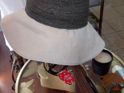 retail-clothing-hats-quality-jewellery-combined-in-this-business-for-sale-9